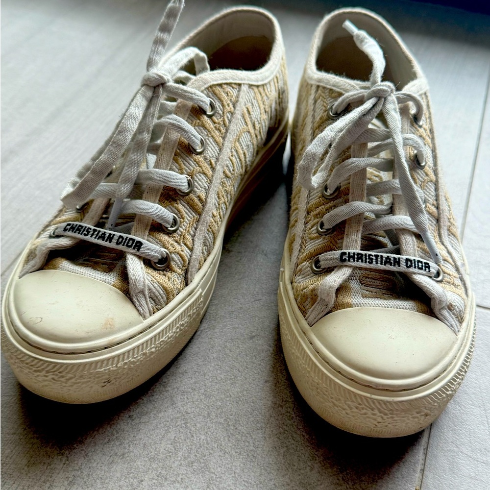 Walkin’ Dior size 37 cream shoes.